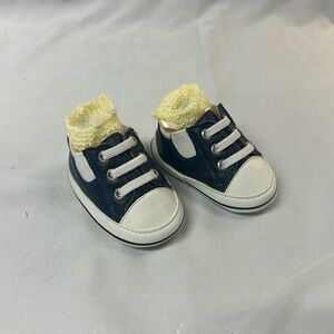 Peknin - Made in Brazil - baby/newborn crib shoes with elastic laces. Size 0